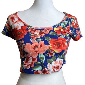 Ambience Apparel Women Crop Top Medium Short Sleeve‎ Floral Scoopneck